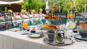 Ilmainen päivittäinen mannermainen aamiainen