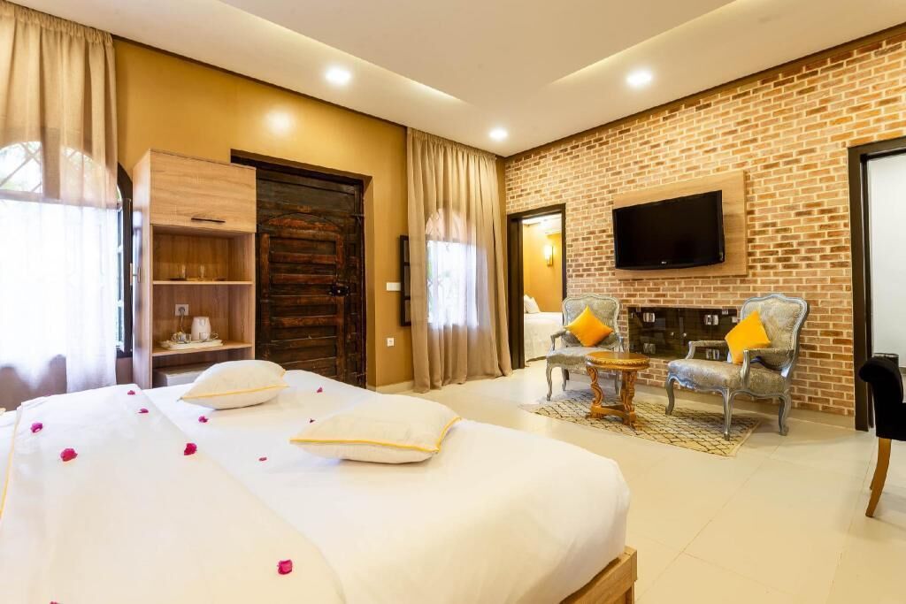 Premium bedding, pillowtop beds, minibar, in-room safe