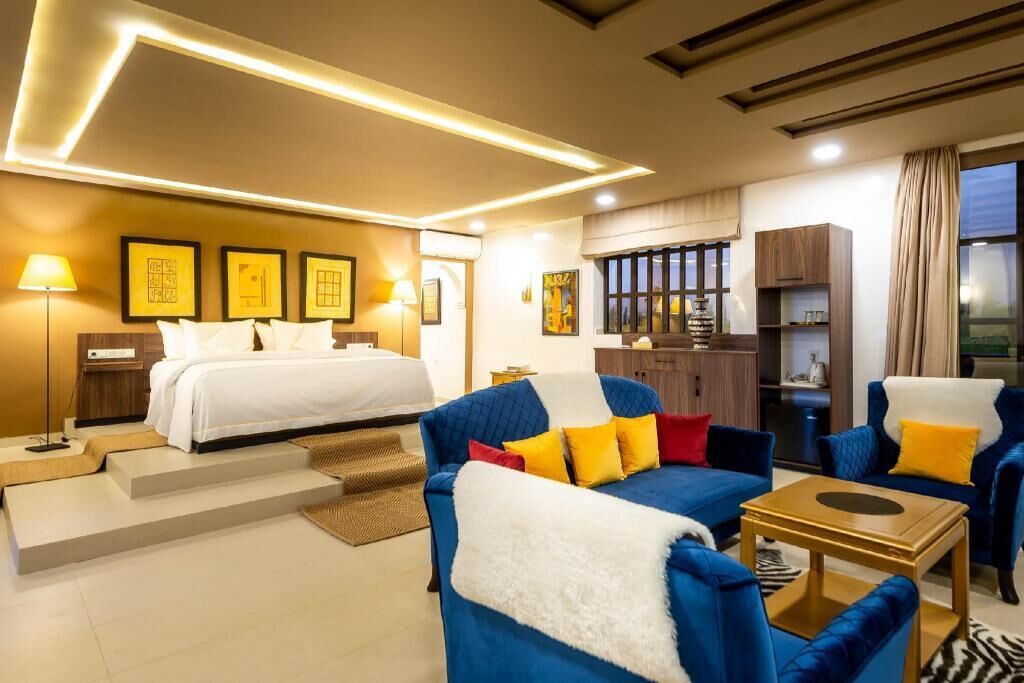 Premium bedding, pillowtop beds, minibar, in-room safe