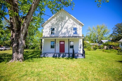 Magnificent Oriental Home with 3 BR/2 BA offers Oriental's history.