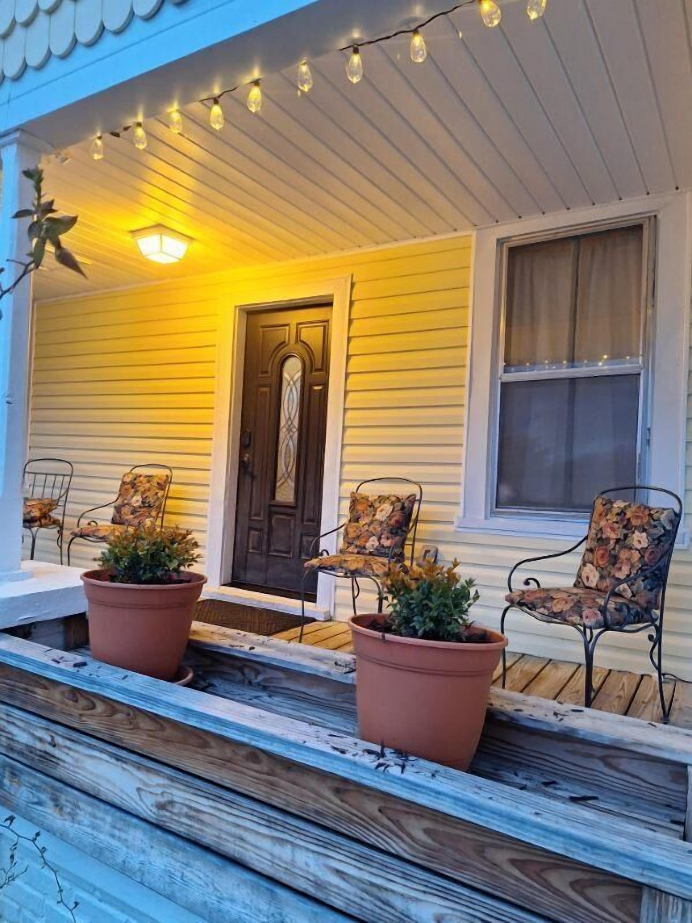 Yellow Doll House near UT & downtown Knoxville.
