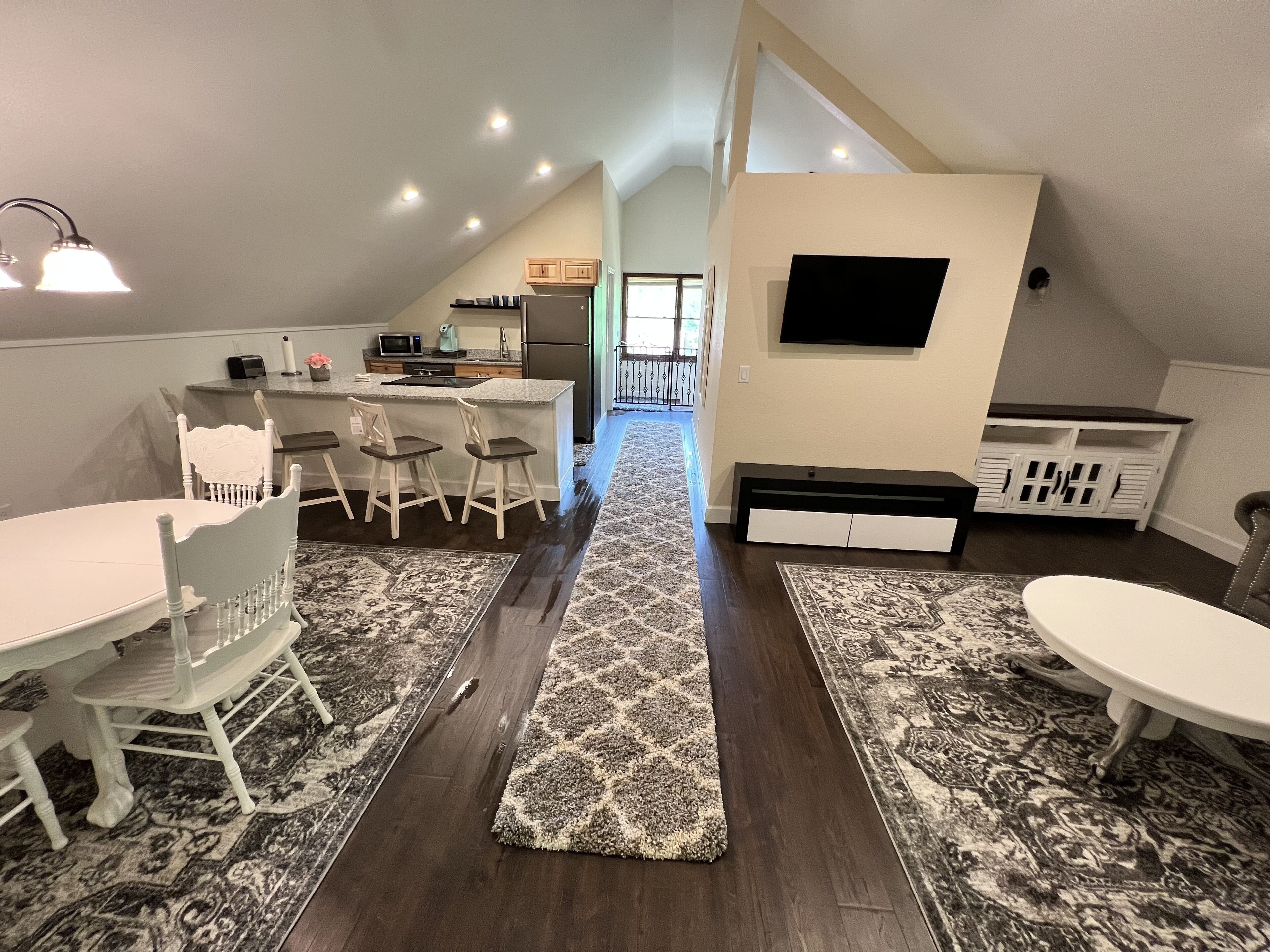 Couples Romantic Getaway Cabin In The Heart of Maggie Valley