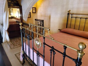 3 chambres, bureau, fer et planche à repasser, accès au Wi-Fi (inclus)