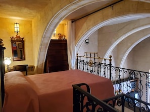 3 chambres, bureau, fer et planche à repasser, accès au Wi-Fi (inclus)