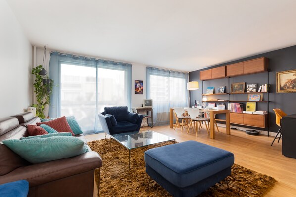 TV connectée, livres, écrans d'ordinateur, imprimantes