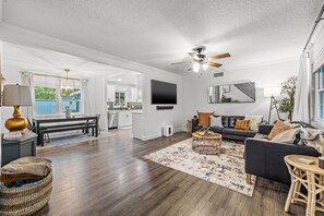 Una Smart TV, una chimenea