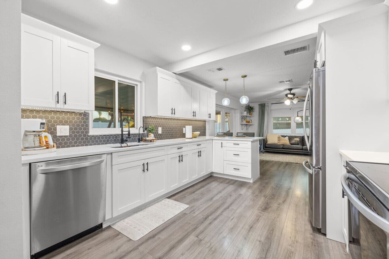 雪櫃、微波爐、焗爐、爐具