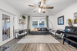 Una Smart TV, una chimenea