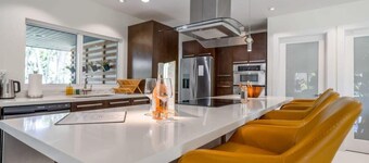 Boho House, Large Yard, Central Miami Location