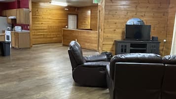 Traditionele kamer | Woonruimte | Flatscreentelevisie