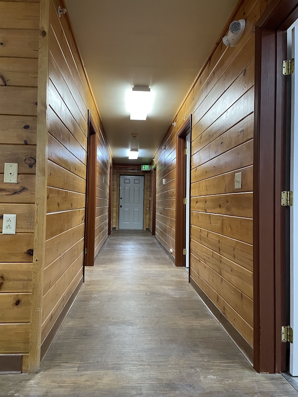 Flat-screen TV - Soldotna Lodge (Soldotna)