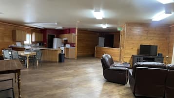 Traditionele kamer | Woonruimte | Flatscreentelevisie