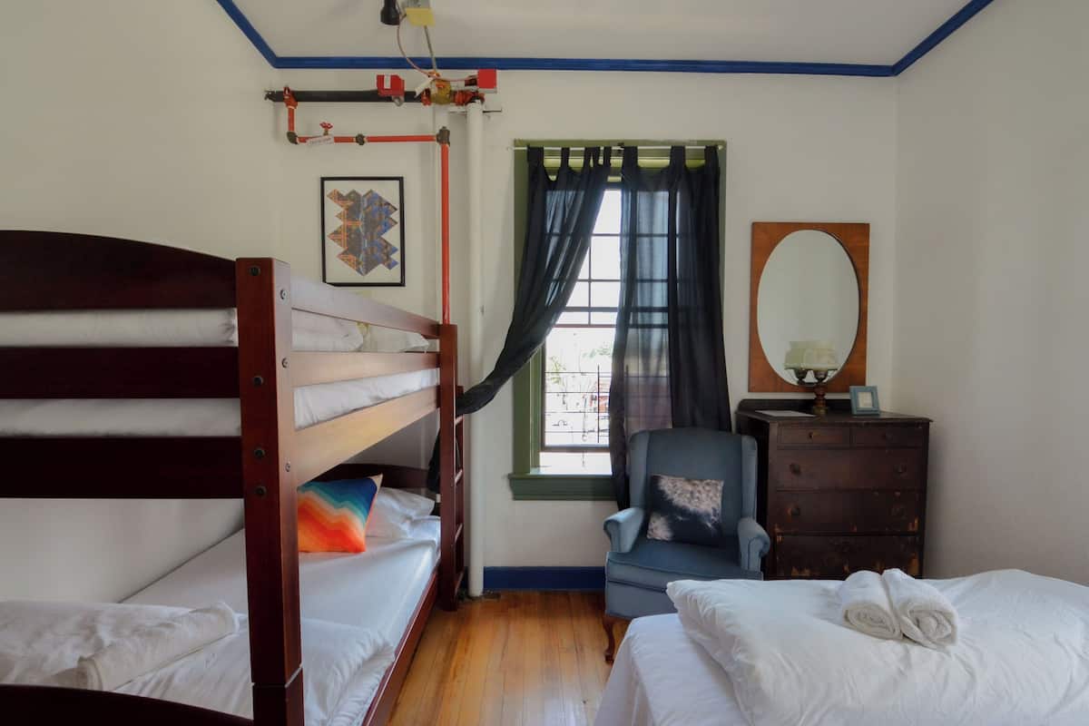 Basic Room | Desk, iron/ironing board (on request), WiFi (free), bed sheets