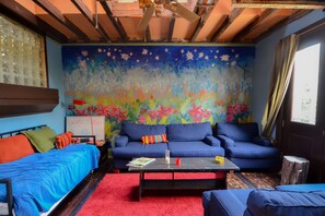 Living area - Michie Hostel (Providence)