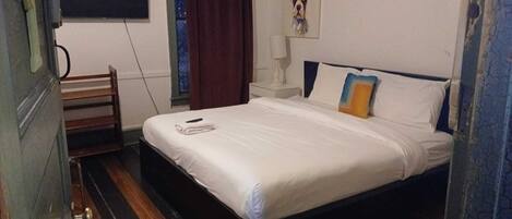 Iron/ironing board, free WiFi, bed sheets