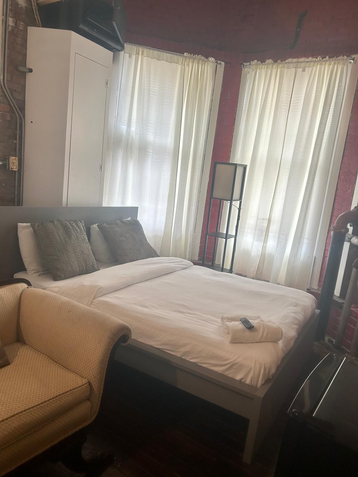 Schreibtisch, Bügeleisen/Bügelbrett, kostenloses WLAN, Bettwäsche