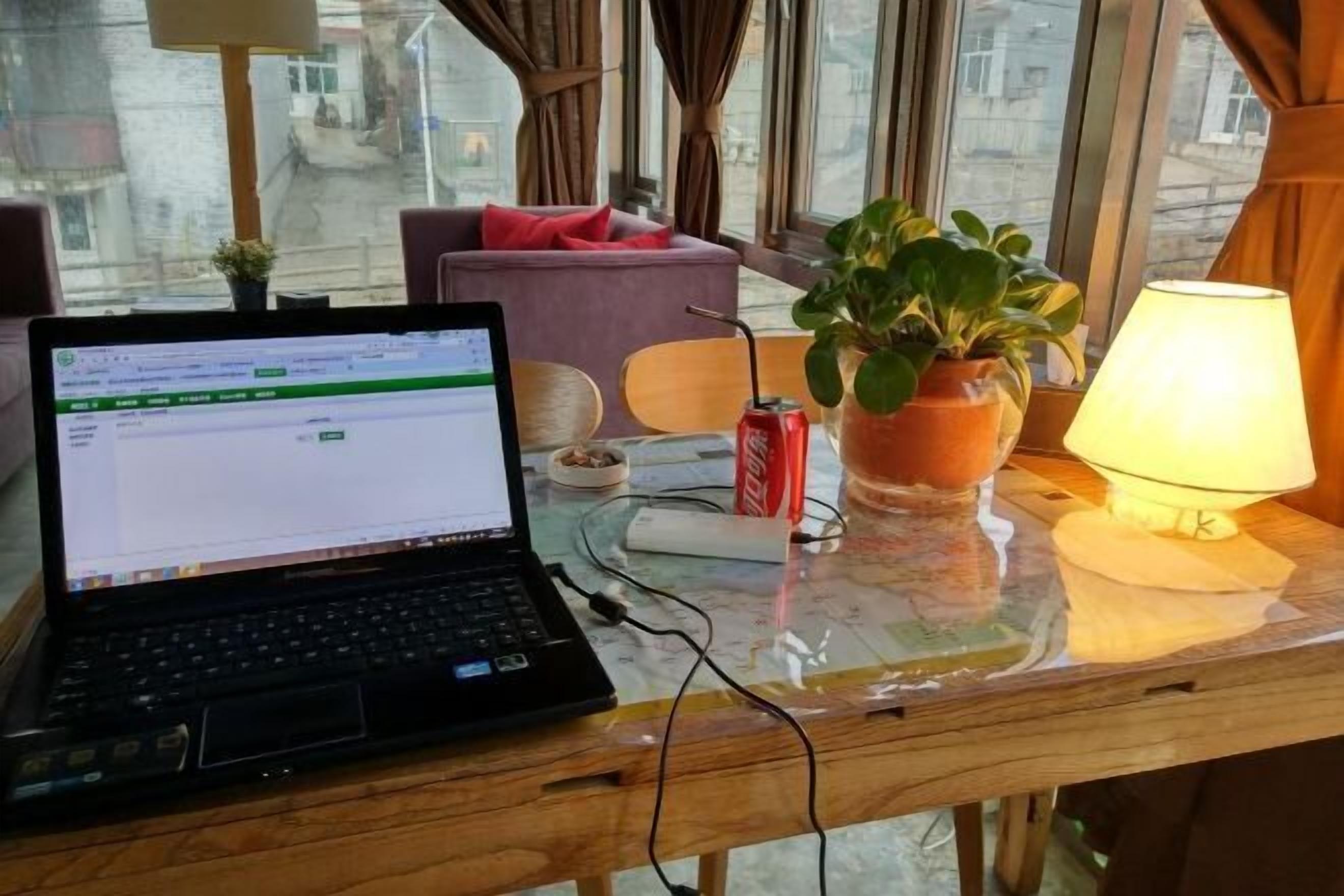 المنشأة من الداخل