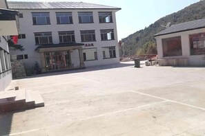 Property grounds - Beijing Dongshanyuan Hotel (Beijing)