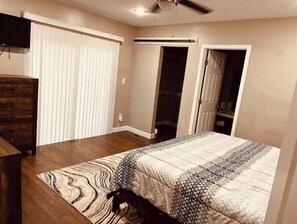 4 bedrooms, iron/ironing board, free WiFi, bed sheets