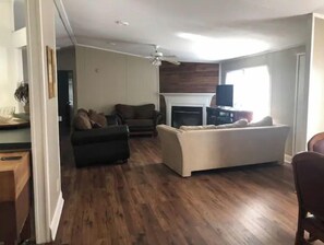Living area - Chrystal Cove. (Leesvile)