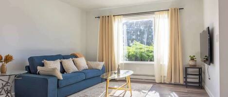 Téléviseur, bureau