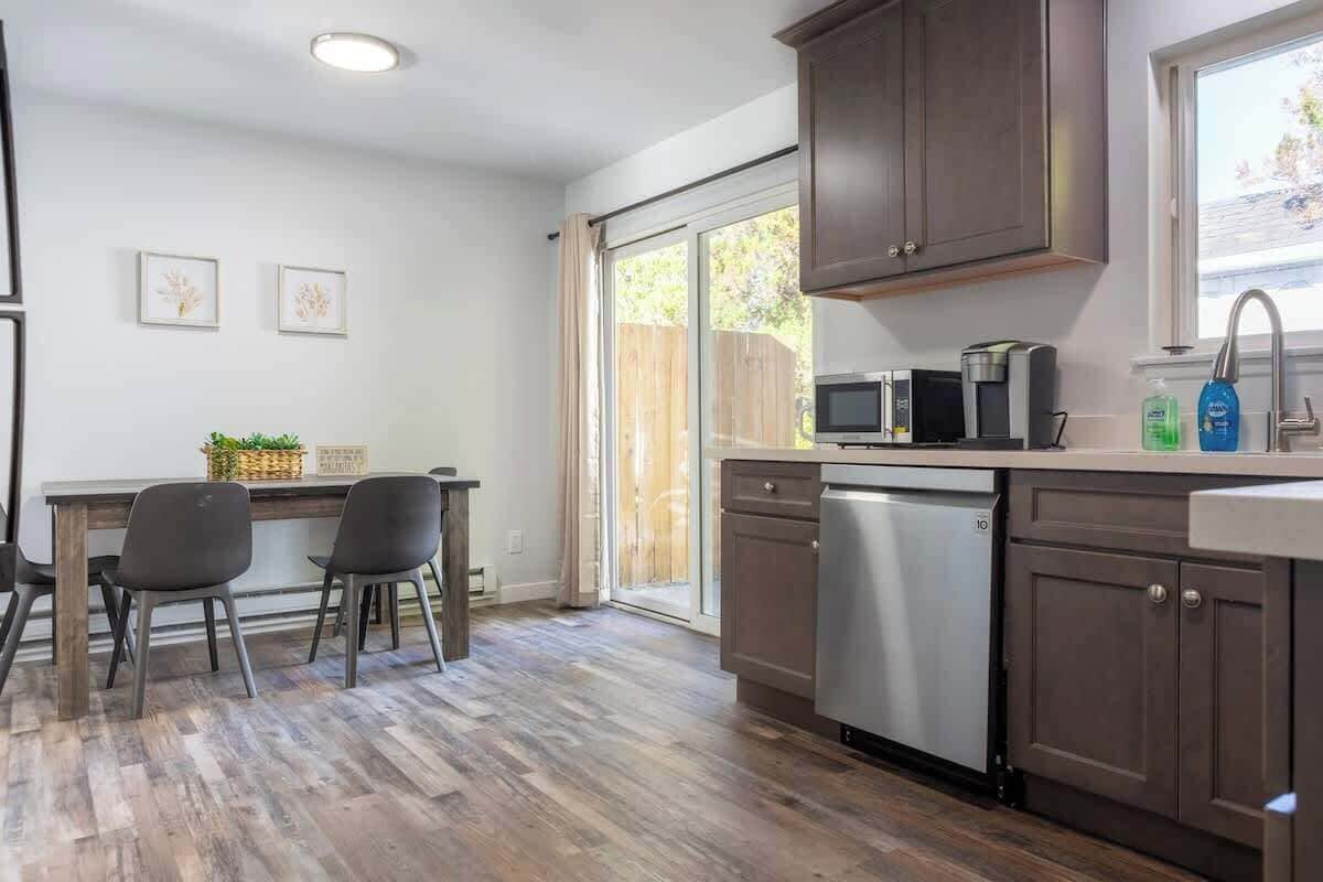 ثلاجة، ميكروويف، فرن، موقد طهي مسطح