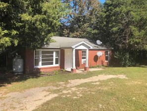 Exterior - Monthly rental for contractors and professionals. (Leesville)