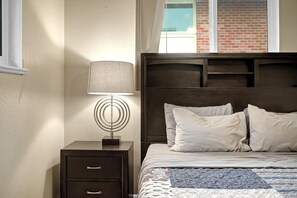 2 bedrooms, free WiFi, bed sheets - Large 2 bedroom home with HUGE Yard * Easy Access (Wheat Ridge)