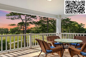 Outdoor dining - Family Friendly Golf Villa near Beach & Broadway w/ pool, arcade, shuffleboard (Myrtle Beach)