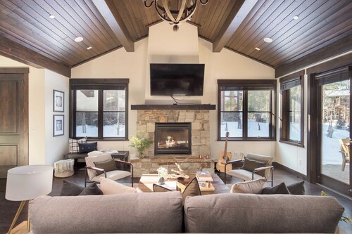 Maple by Avantstay Modern Mountain Home w/ Cozy Fire Pit 15 Mins frm Northstar