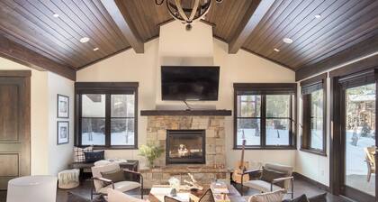 Maple by Avantstay Modern Mountain Home w/ Cozy Fire Pit 15 Mins frm Northstar