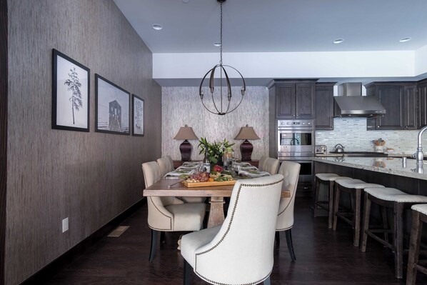 House (5 Bedrooms) | Interior