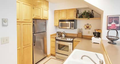 Cimarron Lodge 7 by Avantstay Ski-in/ski-out Property in Complex w/ Two Hot Tubs!