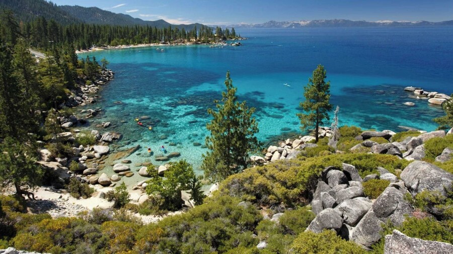 Wolf's Lair by Avantstay Swiss Chalet w/ Private Hot Tub & Access to Northstar Resort Community