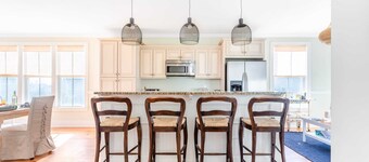 Sea Shell by Avantstay Breezy Beachside Getaway w/ Rooftop Deck & 6 BRs