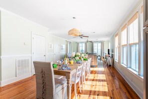 House (6 Bedrooms) | Interior