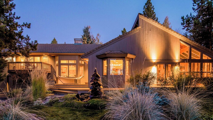 Sunriver by Avantstay Cozy Mountain Home w/ Indoor Pool and Hot Tub