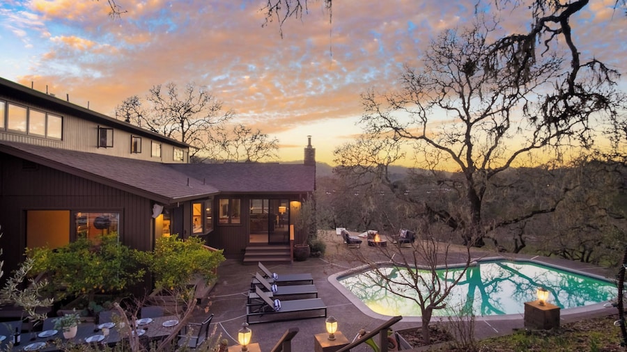 3.5-acre 5bdr Rereat w/ Views, Pool + Hot Tub, Fire Pit Gable by Avantstay