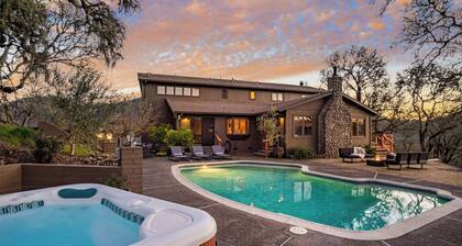 3.5-acre 5bdr Rereat w/ Views, Pool + Hot Tub, Fire Pit Gable by Avantstay