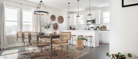 House (6 Bedrooms) | Interior