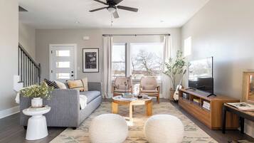 House (6 Bedrooms) | Front of property