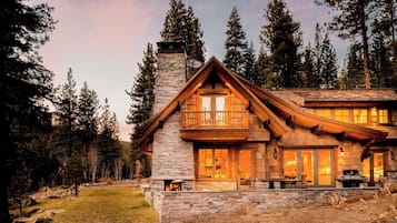 Vila (6 Bedrooms) | Bagian depan properti