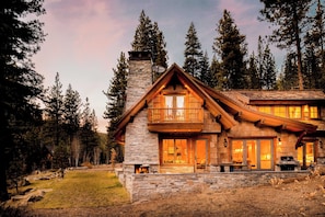 Villa (6 Bedrooms) | Front of property
