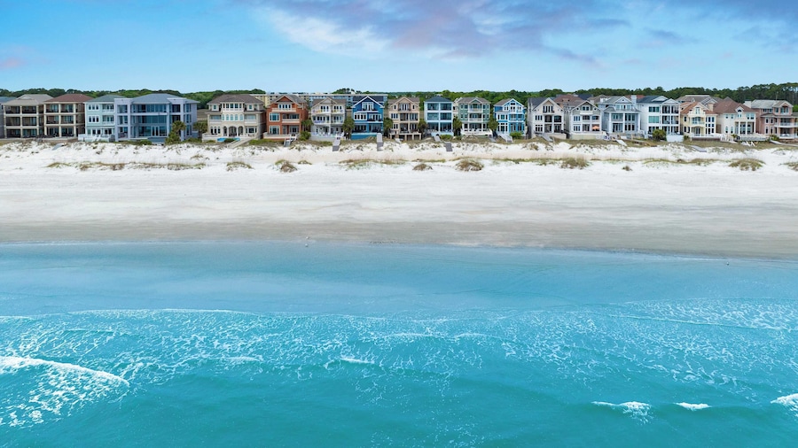 Oceanfront, Pool+hot Tub, Game Room, Views Steps to Beach Lido by Avantstay