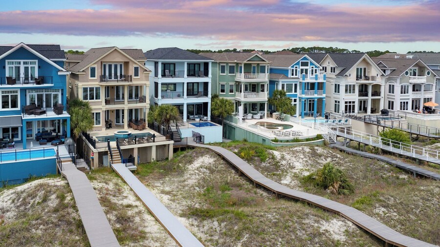 Oceanfront, Pool+hot Tub, Game Room, Views Steps to Beach Lido by Avantstay