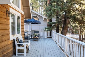 House (3 Bedrooms) | Interior - Hartwood by Avantstay Cozy Big Bear Abode w/ Spacious Deck & Stone Fireplace (Big Bear Lake)
