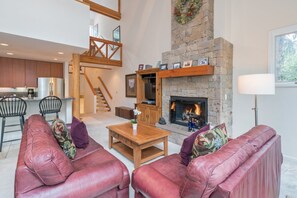 Living area - River Watch 4 by Avantstay Great Central Location (Telluride)