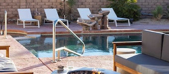 Lava Rocks by Avantstay Gorgeous Desert Haven w/ Pool, Hot Tub, Fire Pit & Ping Pong!