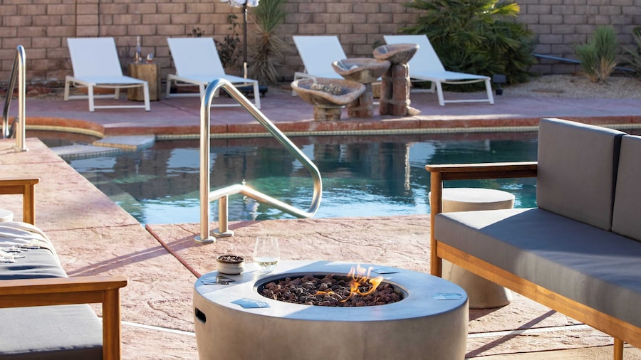 Lava Rocks by Avantstay Gorgeous Desert Haven w/ Pool, Hot Tub, Fire Pit & Ping Pong!