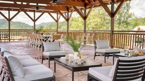 Interior - Wilder by Avantstay Group Retreat Pool + Hot Tub + Views Near Pigeon Forge Sleeps 24 (Sevierville)